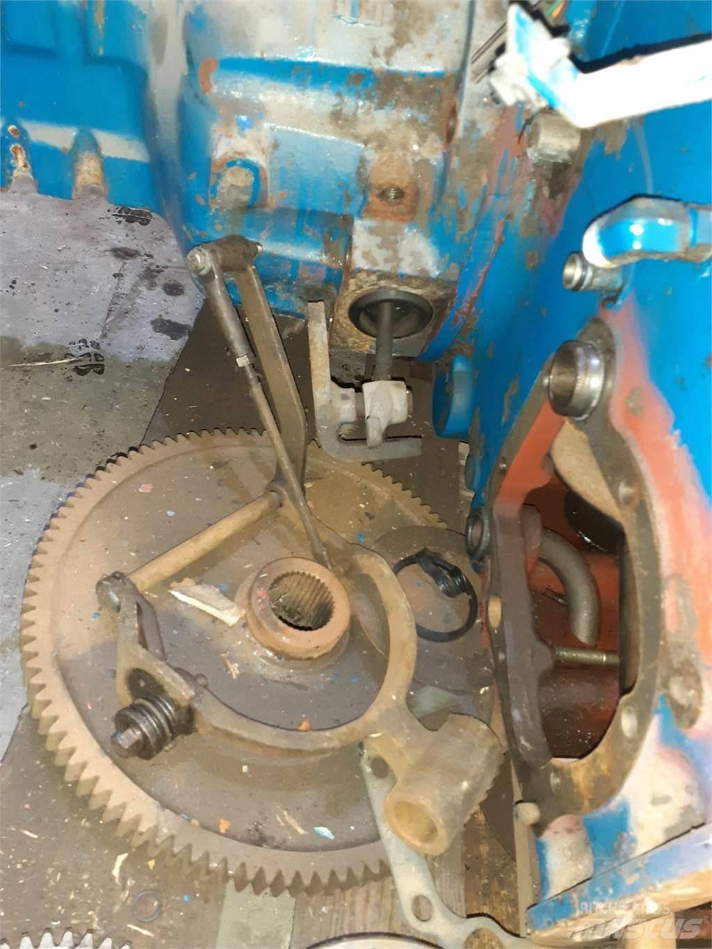 New Holland 8340 أجهزة نقل