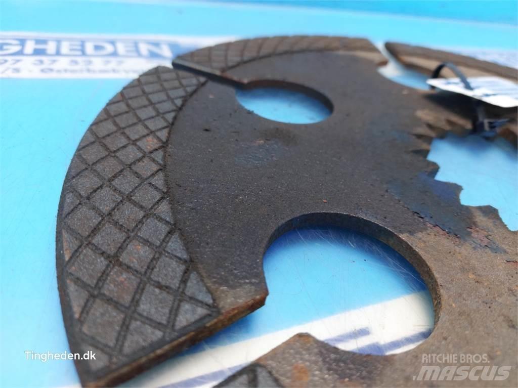 New Holland 8870 ملحقات أخرى للجرارات