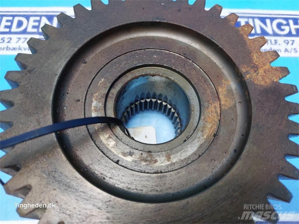 New Holland 8870 أجهزة نقل