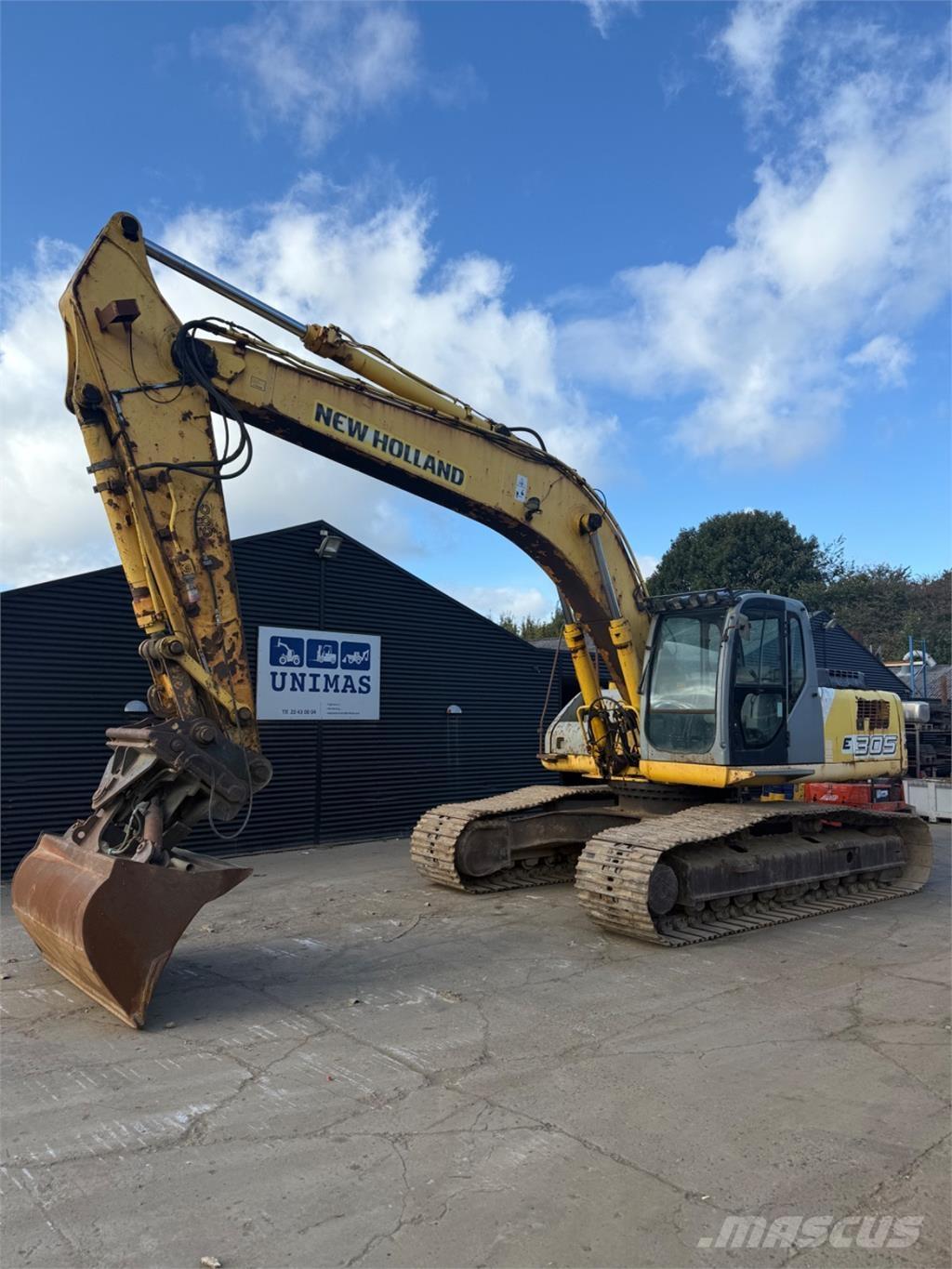 New Holland E305 حفارات زحافة