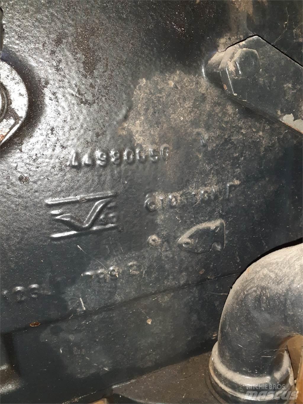 New Holland L85 أجهزة نقل