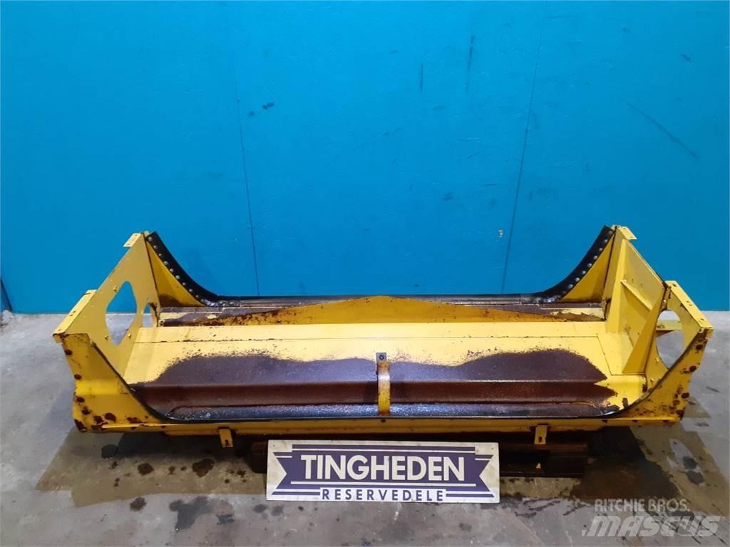 New Holland TF78 معدات نشر الرمال والملح