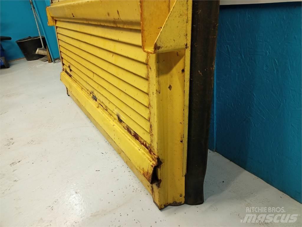 New Holland TX32 معدات نشر الرمال والملح