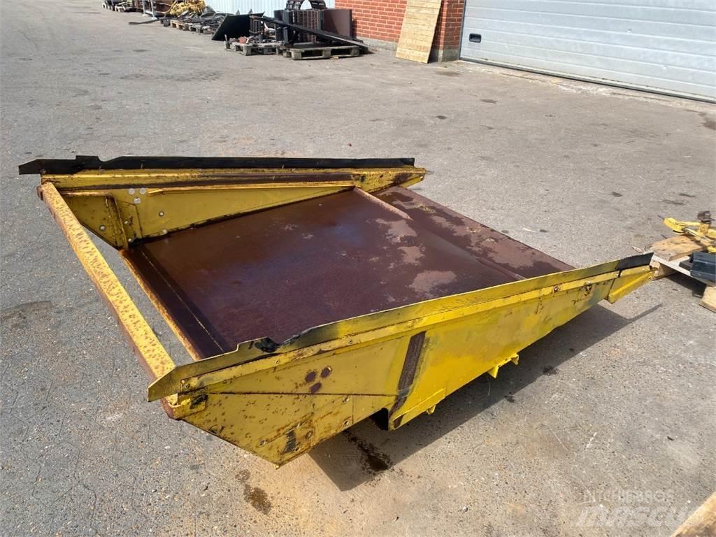 New Holland TX34 معدات نشر الرمال والملح