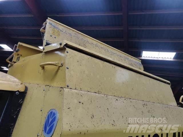 New Holland TX66 ماكينات زراعية أخرى