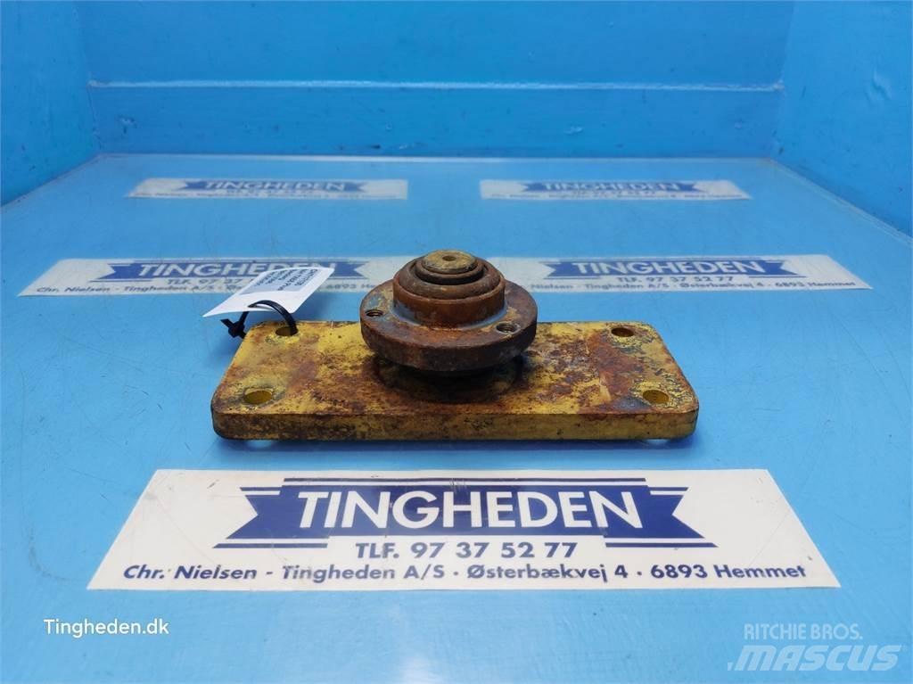 New Holland TX68 معدات نشر الرمال والملح