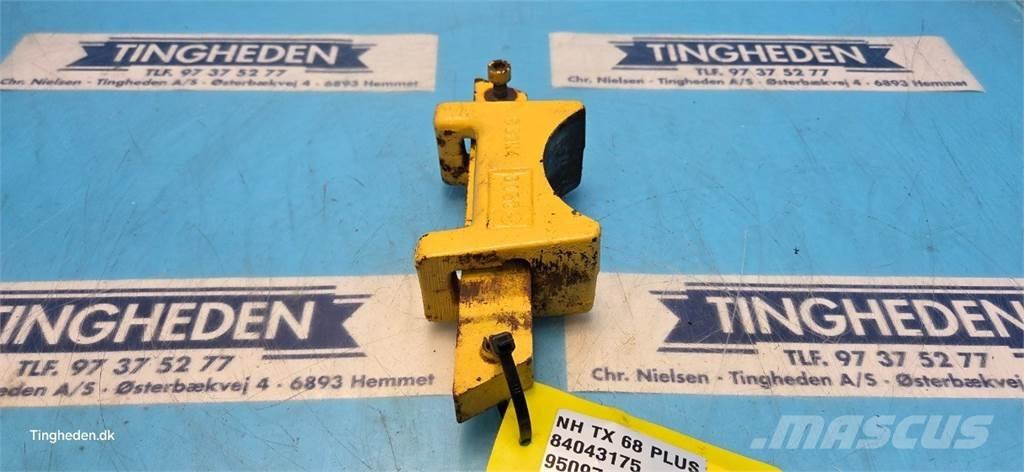 New Holland TX68 معدات نشر الرمال والملح