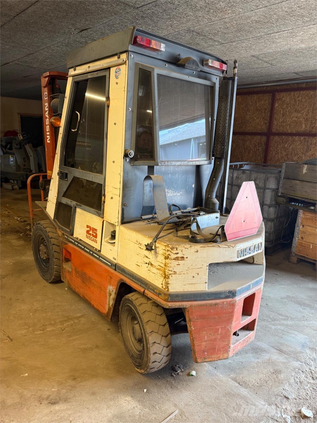 Nissan FG25 شاحنات LPG