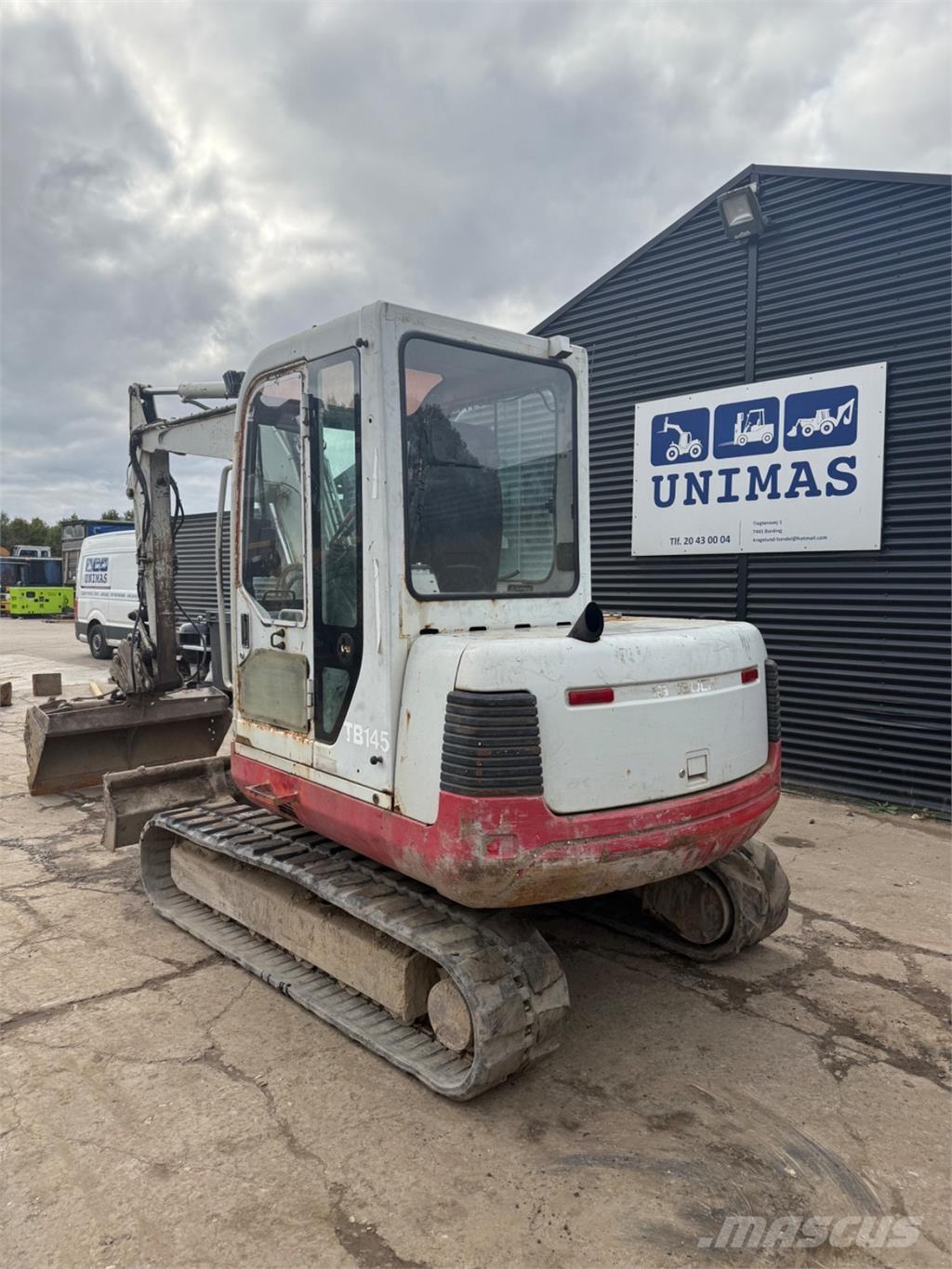 Takeuchi TB145 حفارات زحافة