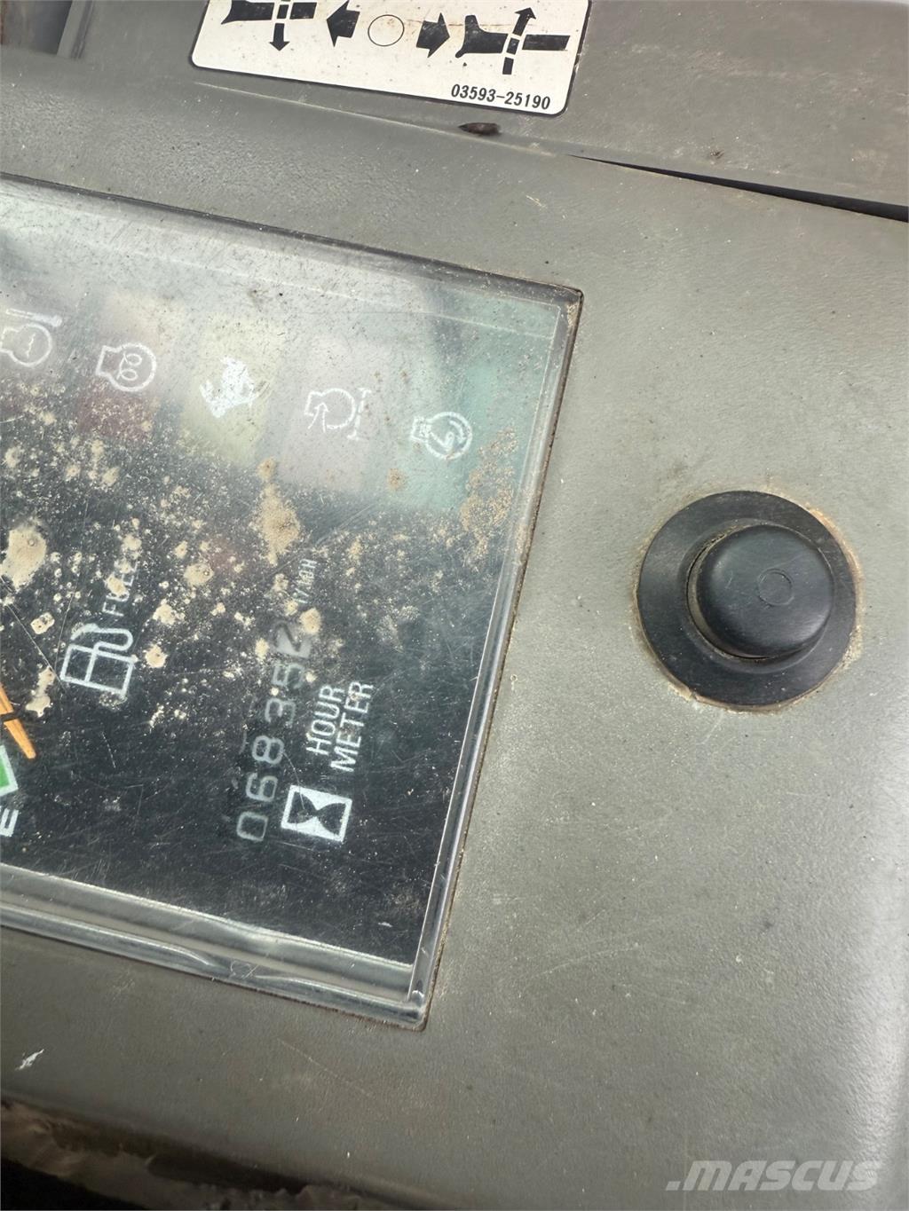 Takeuchi TB145 حفارات زحافة