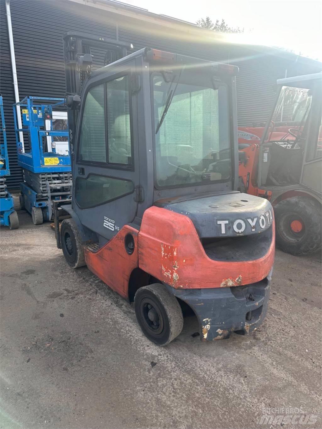 Toyota FD25 شاحنات الديزل