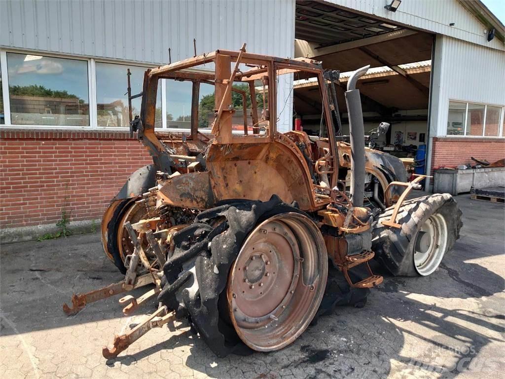 Valtra T213 الجرارات