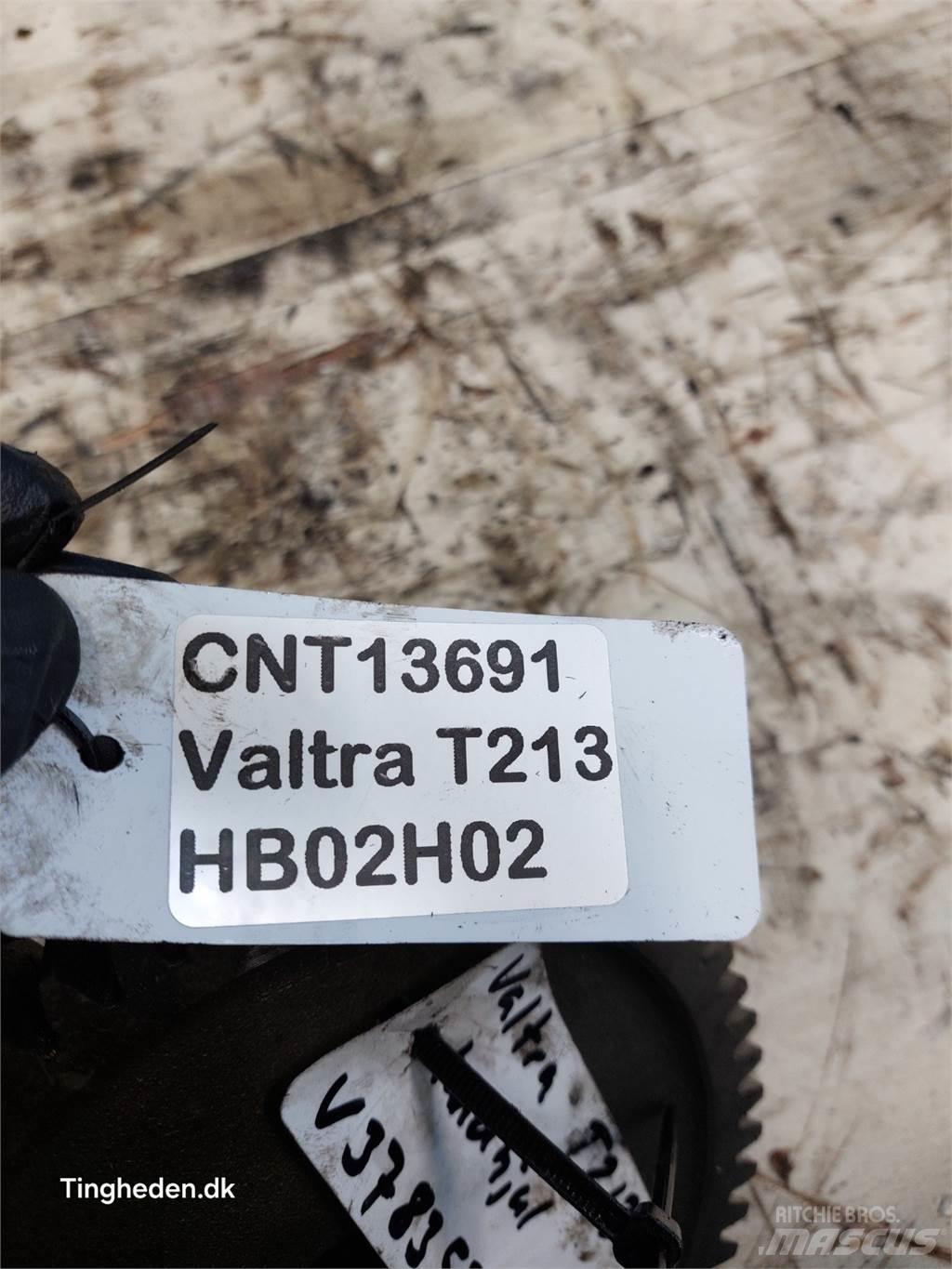 Valtra T213 أجهزة نقل