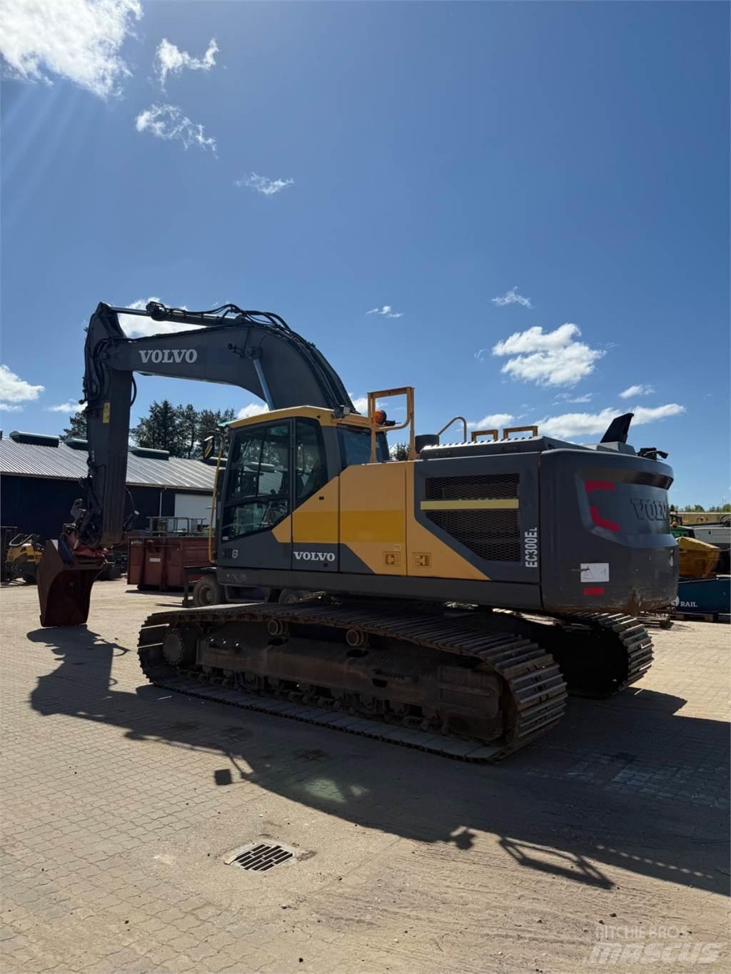 Volvo EC300EL حفارات زحافة