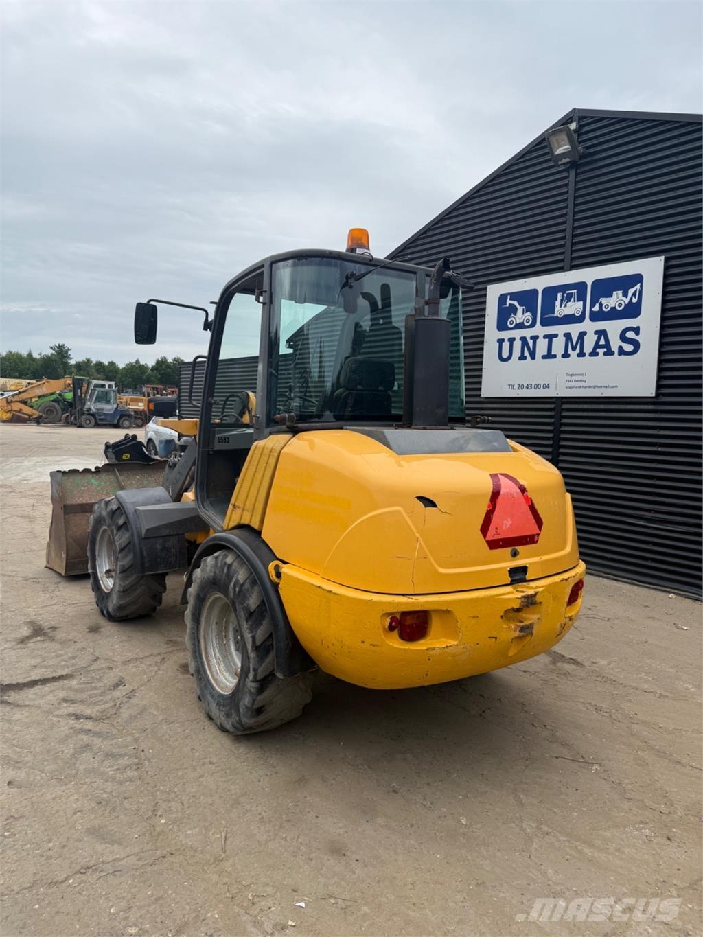 Volvo L25B لوادر بعجل