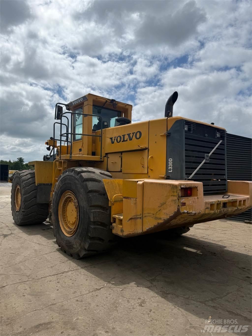 Volvo L330D لوادر بعجل