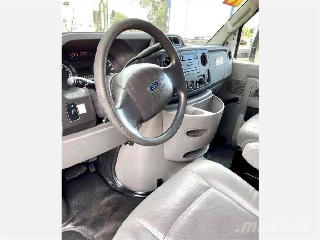 Ford E-350 شاحنات ذات هيكل صندوقي