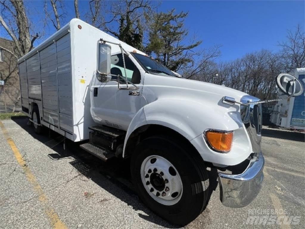 Ford F750 شاحنات ذات هيكل صندوقي