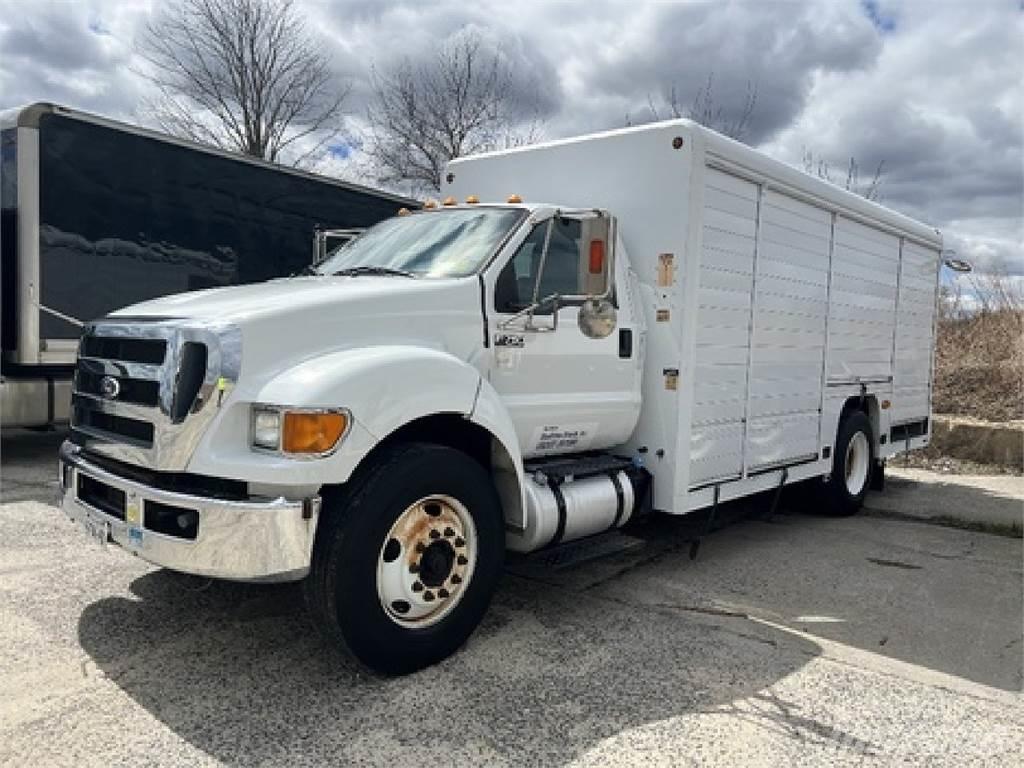 Ford F750 شاحنات نقل المشروبات