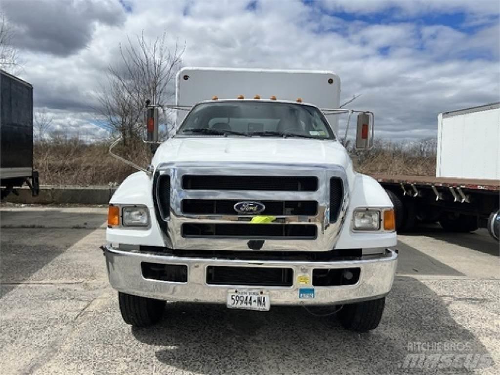 Ford F750 شاحنات نقل المشروبات