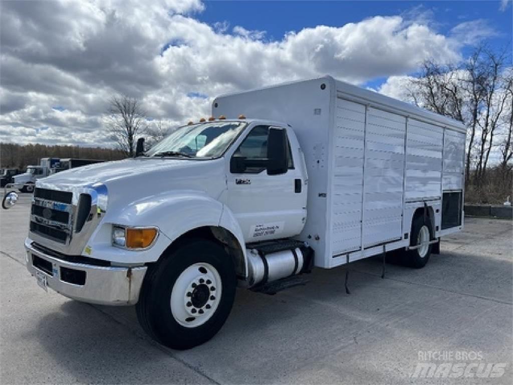 Ford F750 شاحنات نقل المشروبات