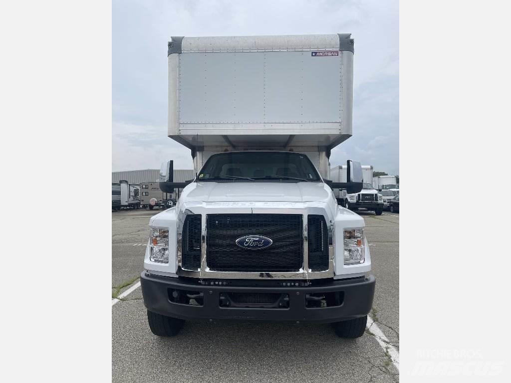 Ford F750 شاحنات ذات هيكل صندوقي