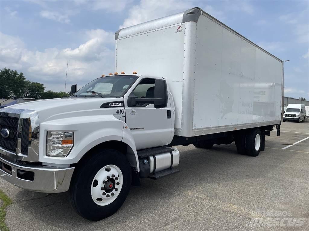 Ford F750 شاحنات ذات هيكل صندوقي