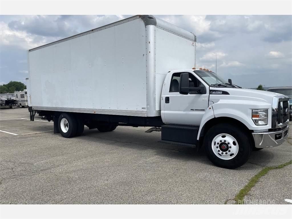 Ford F750 شاحنات ذات هيكل صندوقي