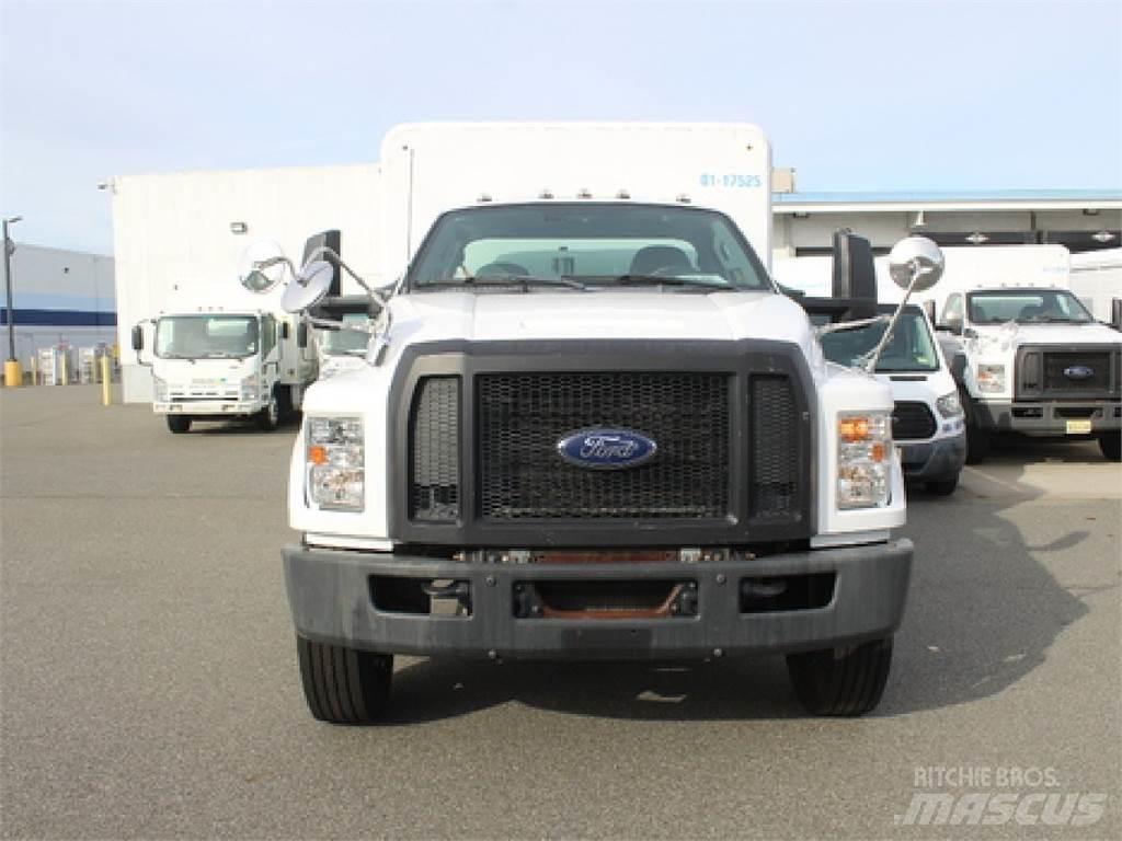 Ford F750 شاحنات نقل المشروبات