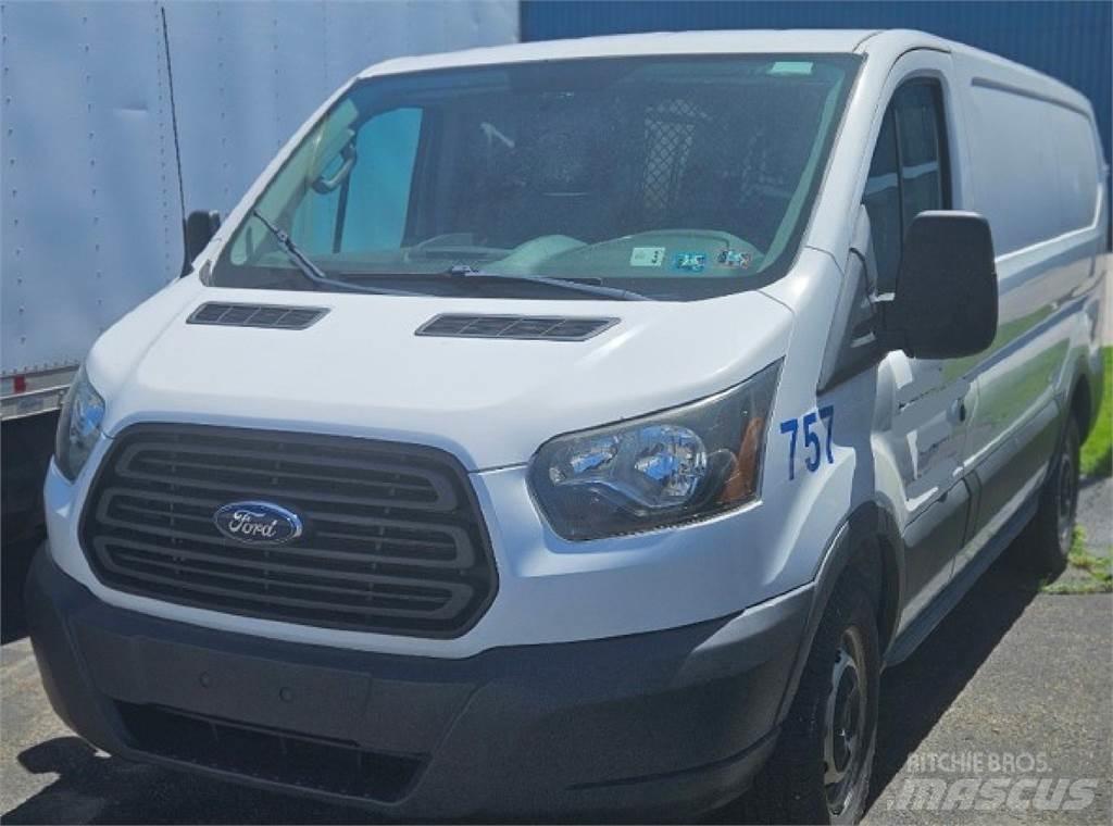 Ford Transit 150 شاحنة مقفلة