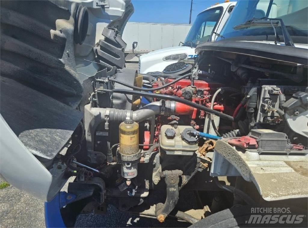 Freightliner M2 شاحنات ذات هيكل صندوقي