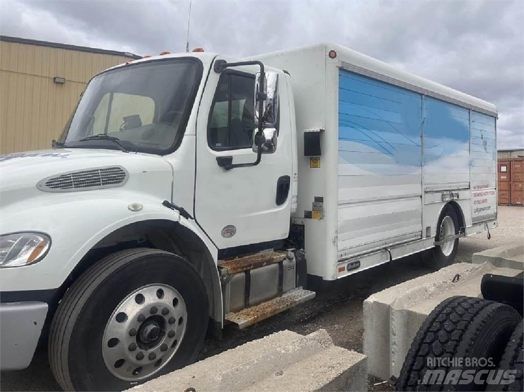 Freightliner M2 شاحنات نقل المشروبات