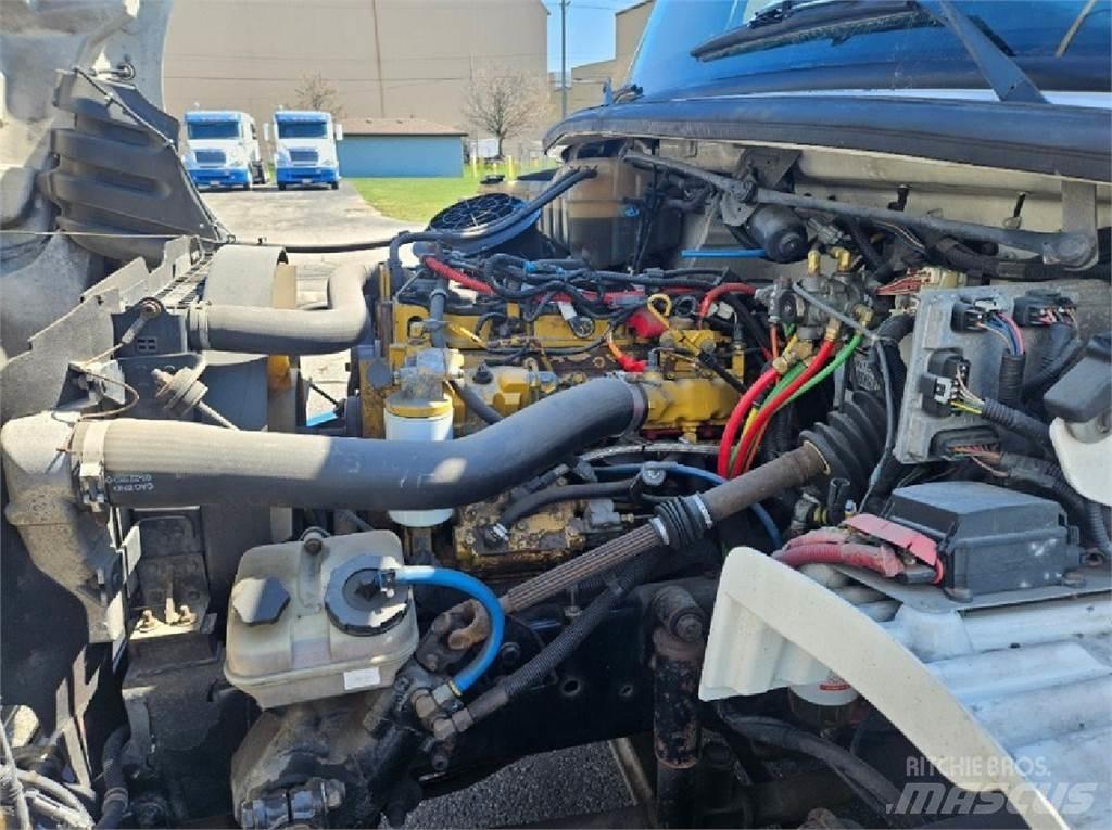 Freightliner M2 شاحنات مسطحة/مفصلية الجوانب