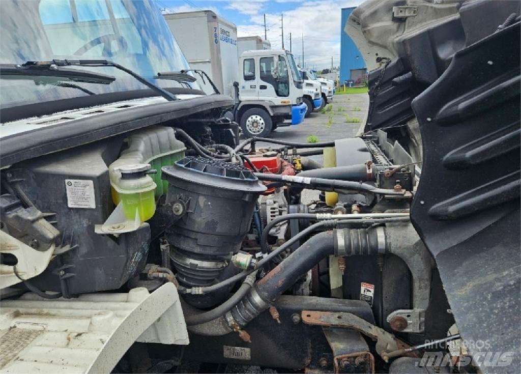 Freightliner M2 شاحنات ذات هيكل صندوقي
