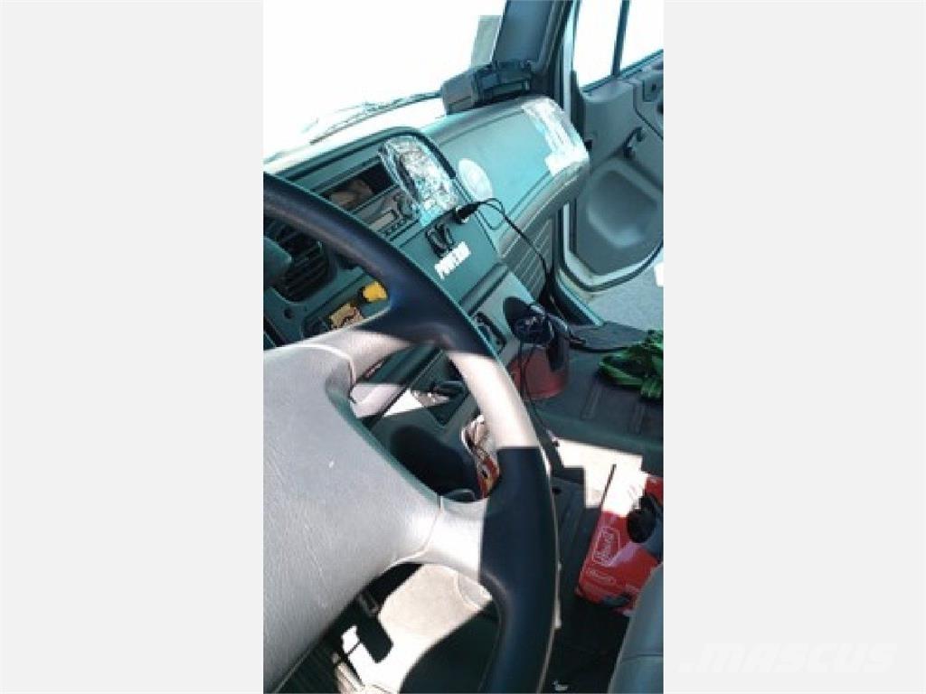 Freightliner M2 شاحنات ذات هيكل صندوقي