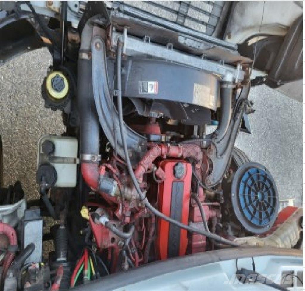 Freightliner M2 شاحنات ذات هيكل صندوقي