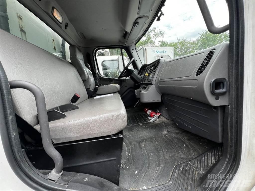 Freightliner M2-106 شاحنات ذات هيكل صندوقي