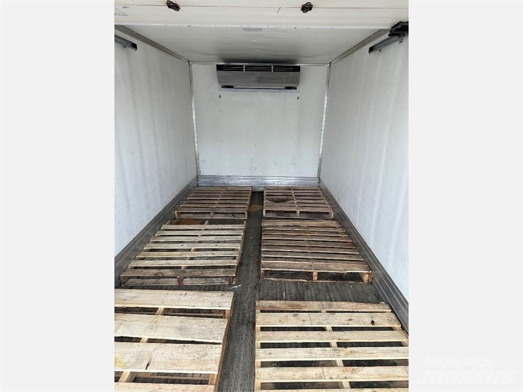 Freightliner M2 106 شاحنات بدرجة حرارة قابلة للضبط