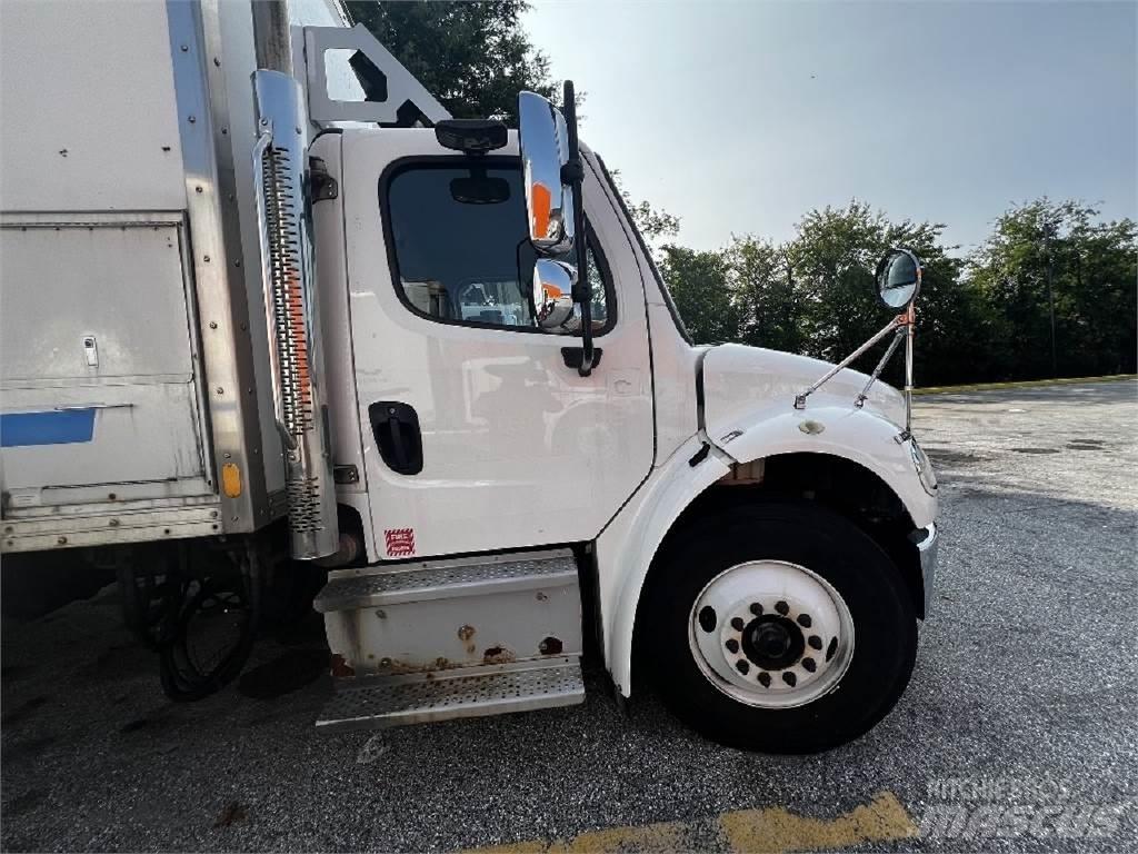 Freightliner M2-106 شاحنات ذات هيكل صندوقي