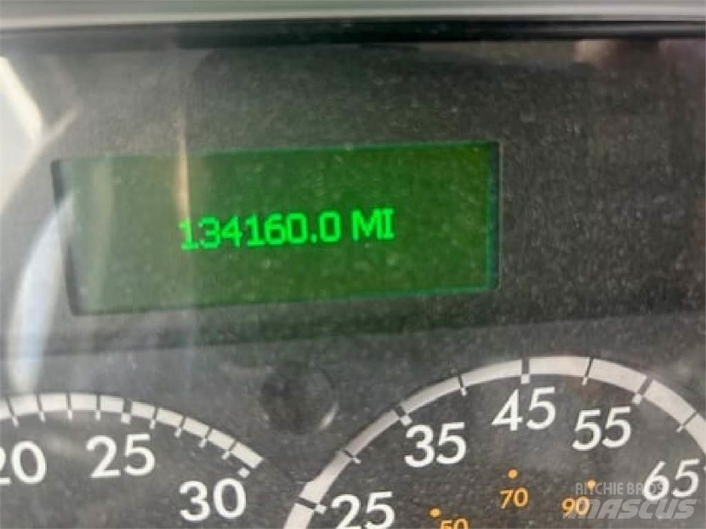 Freightliner M2-106 شاحنات ذات هيكل صندوقي