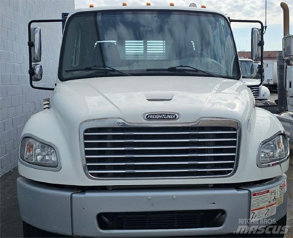 Freightliner M2 106 شاحنات مسطحة/مفصلية الجوانب