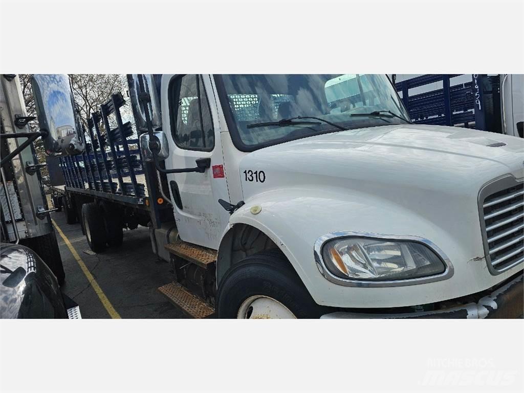Freightliner M2 106 شاحنات مسطحة/مفصلية الجوانب