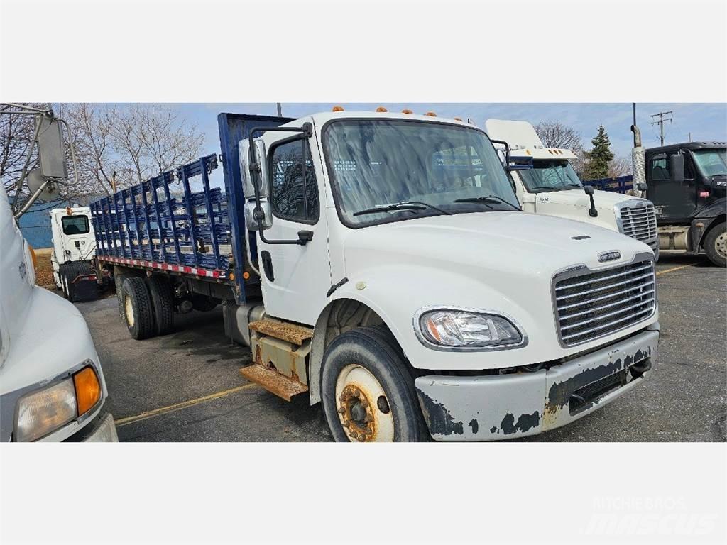 Freightliner M2 106 شاحنات مسطحة/مفصلية الجوانب
