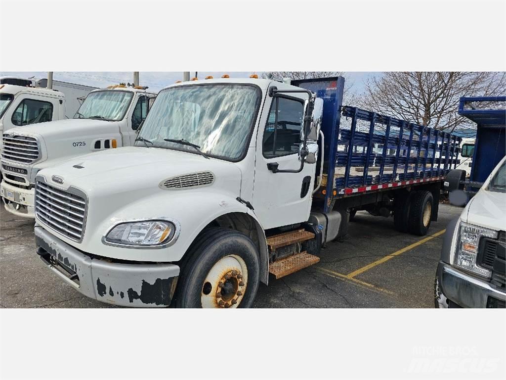 Freightliner M2 106 شاحنات مسطحة/مفصلية الجوانب