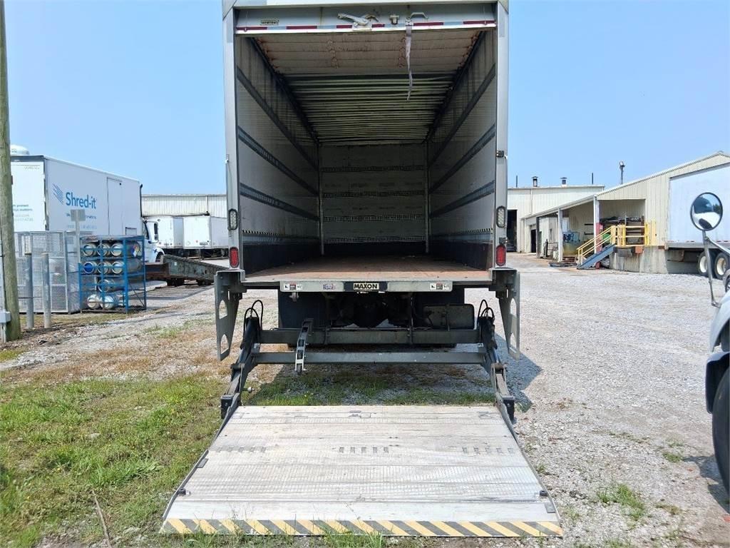 Freightliner M2-106 شاحنات ذات هيكل صندوقي