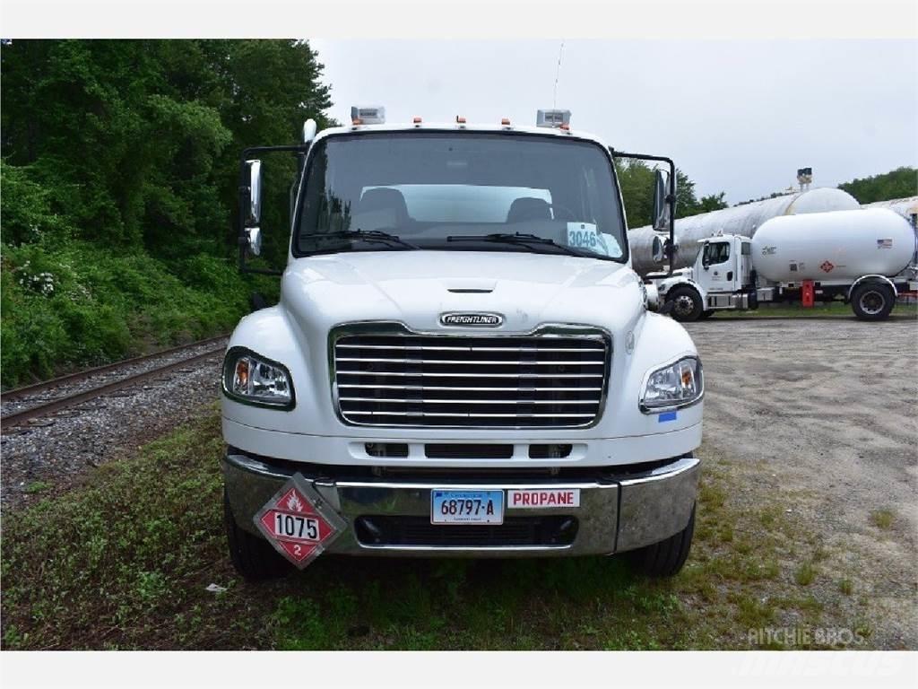 Freightliner M2-106 شاحنات أخرى