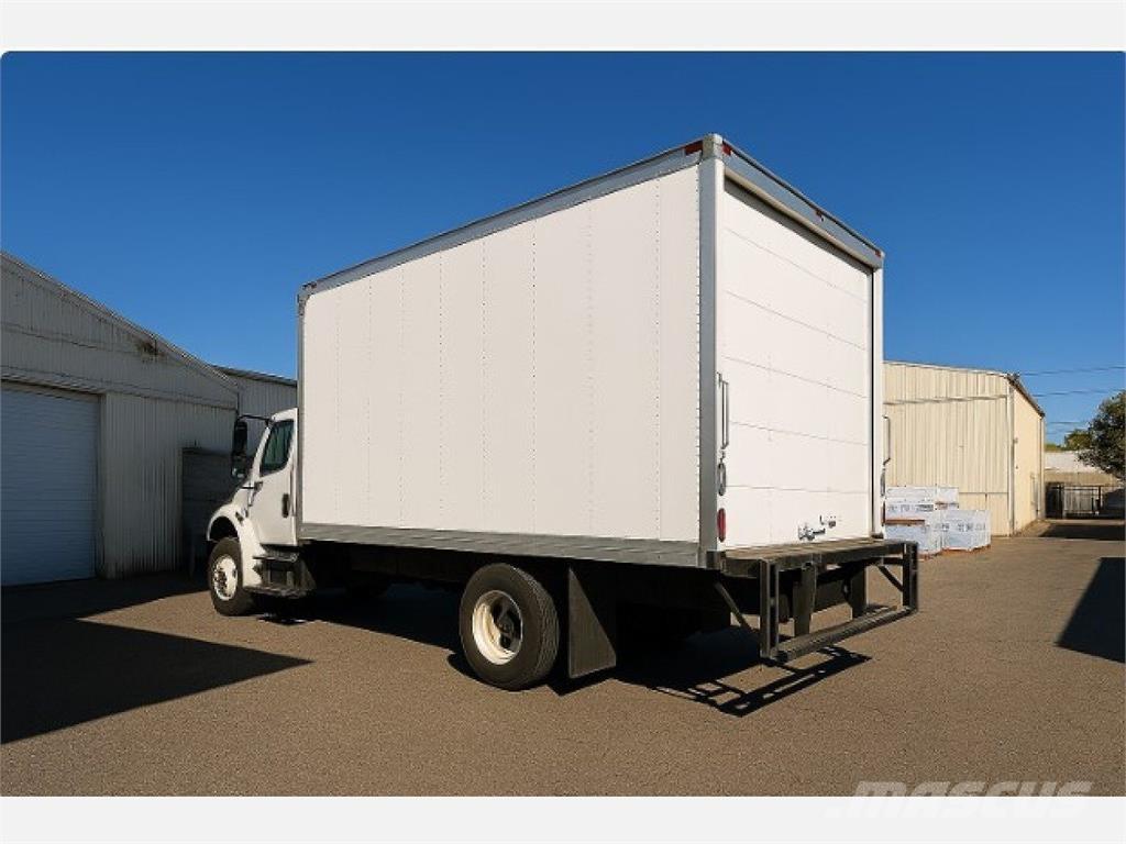 Freightliner M2 106 شاحنات ذات هيكل صندوقي