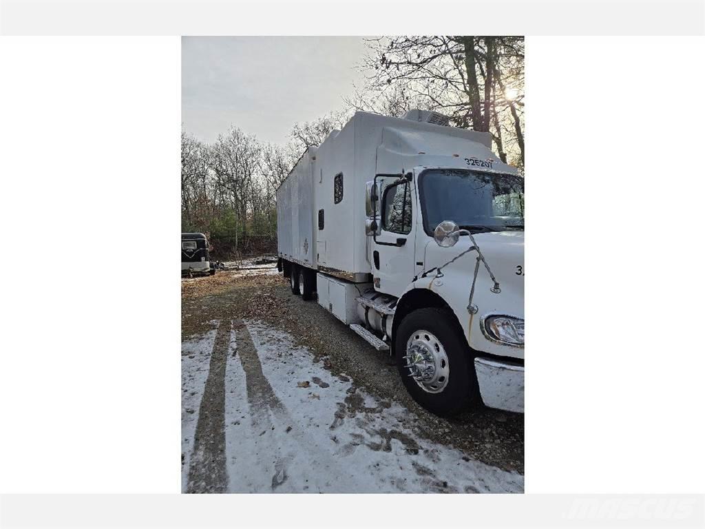Freightliner M2-112 شاحنات ذات هيكل صندوقي