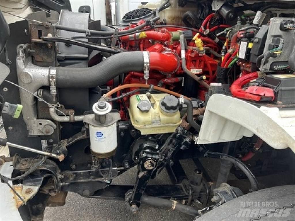 Freightliner M2106 شاحنات نقل المشروبات