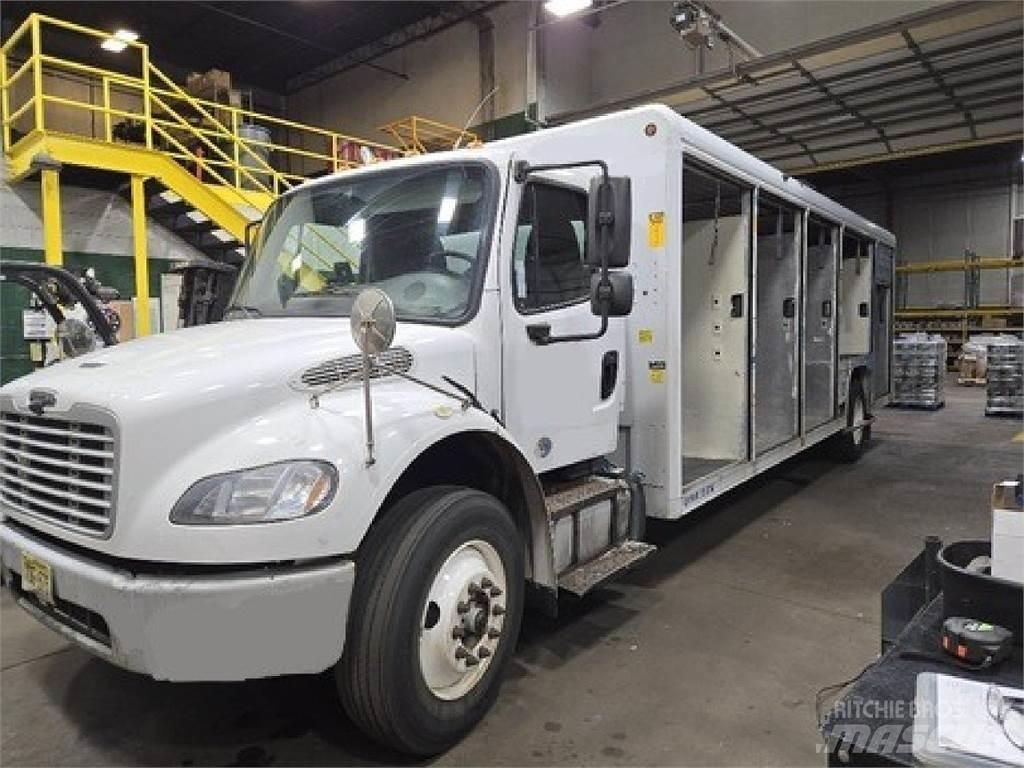Freightliner M2106 شاحنات نقل المشروبات